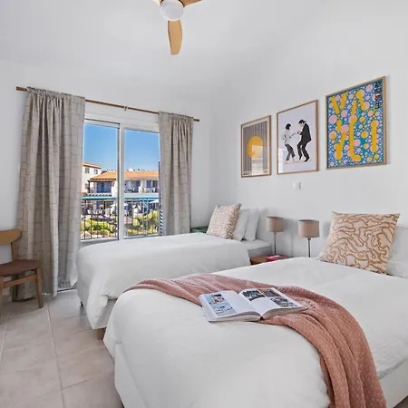 New Luxury Townhouse 2br-2ba Large Terrace & Pool Lejlighed