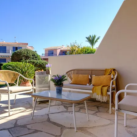 Chic Oasis Poolside By Nomads *