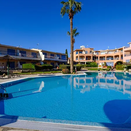 New Luxury Townhouse 2br-2ba Large Terrace & Pool Paphos