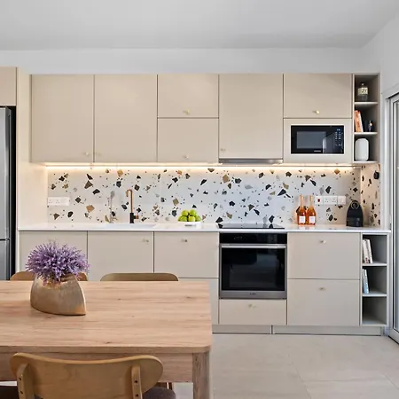 Apartment Chic Oasis Poolside By Nomads Paphos