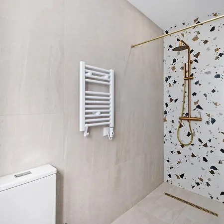 New Luxury Townhouse 2br-2ba Large Terrace & Pool Apartman