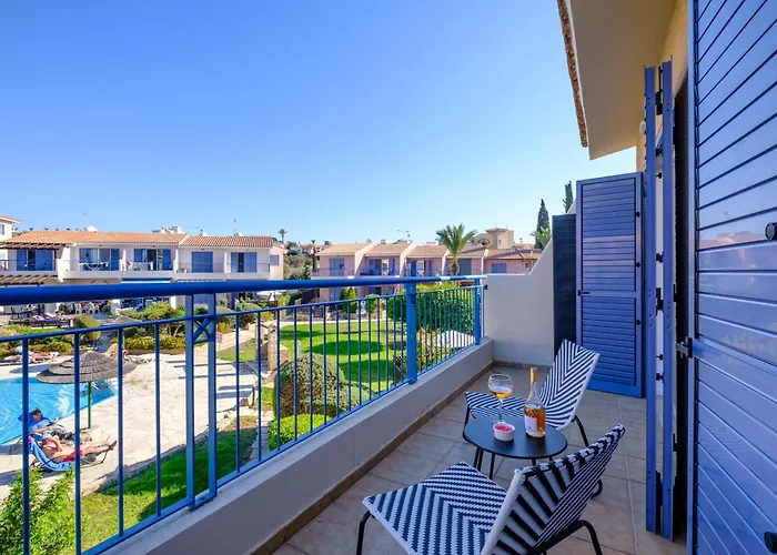 公寓 Chic Oasis Poolside By Nomads Paphos