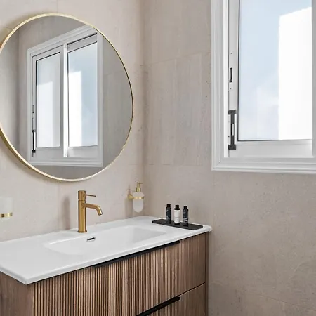 New Luxury Townhouse 2br-2ba Large Terrace & Pool Lägenhet
