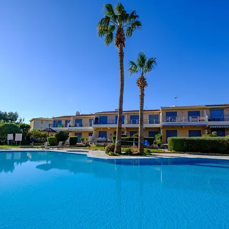 Chic Oasis Poolside By Nomads Apartament Pafos