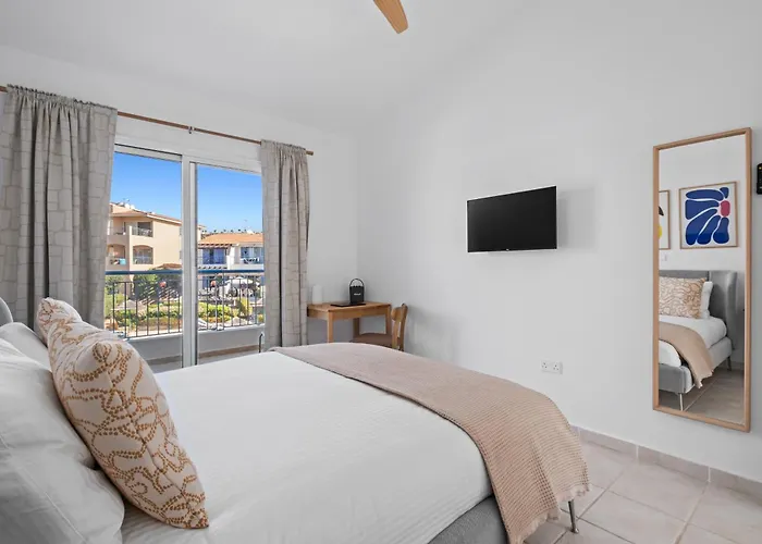 Chic Oasis Poolside By Nomads Apartmán Paphos