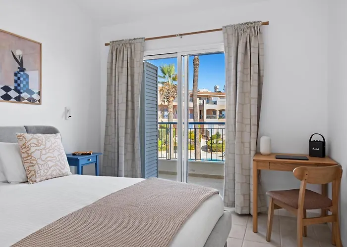 Chic Oasis Poolside By Nomads Lejlighed Paphos