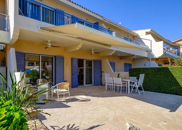 Chic Oasis Poolside By Nomads Apartmán *