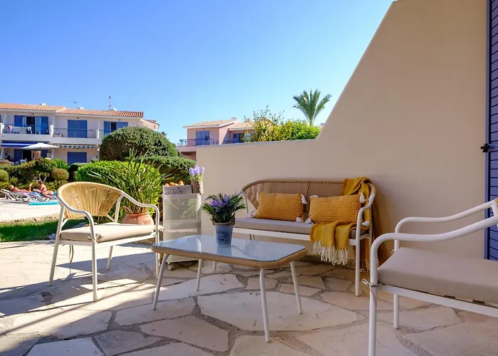 Chic Oasis Poolside By Nomads *